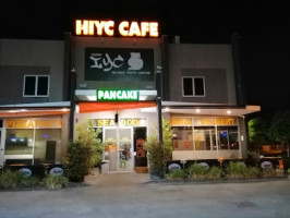 Hiyc Pizzeria And Café outside