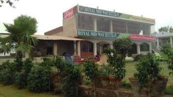 Royal Midway Resturant outside