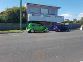 Cadz Ol' Skool Diner Takeaway outside