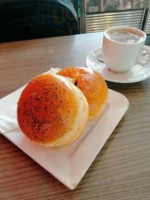 Yī Jiā Miàn Bāo Wū Yi Jia Bakery House Cafe food
