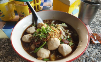 ก๋วยเตี๋ยวต้นผึ้ง food