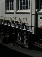 Claddagh's Irish Pub outside