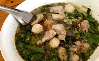 บ้านก๋วยเตี๋ยวริมน้ำ food