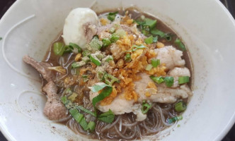 ก๋วยเตี๋ยวเรือ กม.111 food