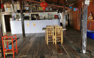 บ้านโกไข่ซีฟู๊ด (bankokhai Seafood) ท่าประดู่ inside