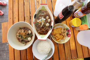 ก๋วยเตี๋ยวเรือภูผาตระการพืชผล food