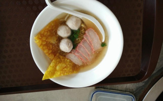 ก๋วยเตี๋ยวหมูตุ๋น เมืองทอง รสดีเด็ด food