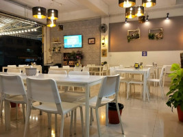 ร้านอาหาร รสทิพย์ inside