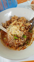 ก๋วยเตี๋ยวเรือกะทิสด ป้ายม food