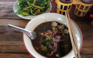 ร้านก๋วยเตี๋ยว เนื้อ หมู ยายเสบี่ยง inside