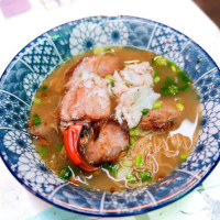 Sawang Bami Kam Pu (si Phraya) food