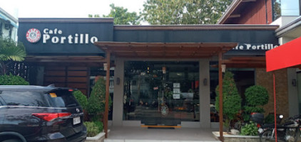 Cafe Portillo outside