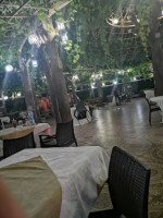 Homs Paradise Restaurants inside