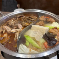 Bā Tiáo Lǎo Zhái Má Là Guō food