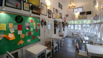 Y Cafe inside