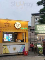 Ahmedabad's Food Truck Park food