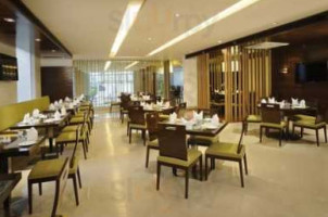 The Eatery At Four Points By Sheraton inside