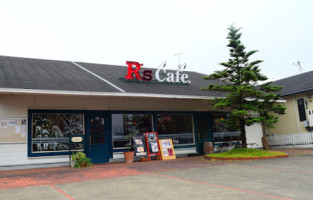 R's Cafe outside
