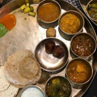 The Raj Thaal food