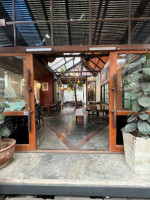 Ayutthaya Retreat inside