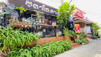 Tato Cafe Ang Thong outside