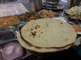 Raaj Bhaavan food