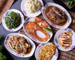 Dà Bù Tiě Bǎn Shāo Huá Róng Diàn food