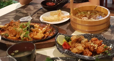 Goong Korean & Japanese Restaurant food