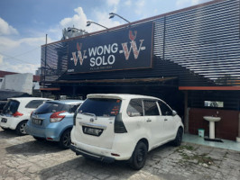Ayam Bakar Wong Solo outside