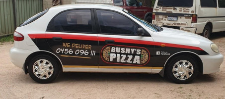 Bushy's Pizza outside