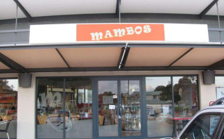 Mambos outside