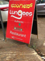 Lungees Foods outside