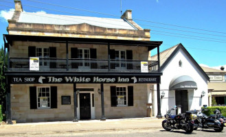 White Horse Inn outside