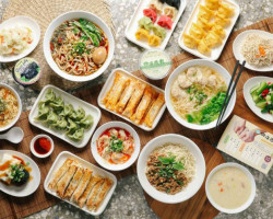 Sì Hǎi Yóu Lóng Táo Yuán Guó Jì Diàn food