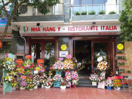 NhÀ HÀng Ý Italia) outside