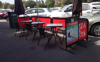 Unico Pizza Kebab outside