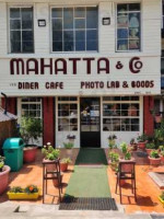Mahatta Diner Cafe inside