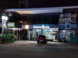 Gelato Cafe outside