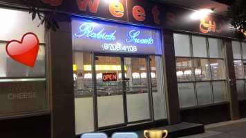 Rabieh Sweets and Gelato food