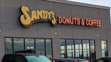 Sandy's Donuts outside