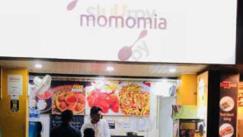 Momo Mia food