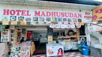 Hotel Madhusudan Restaurant food
