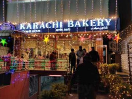 Karachi Bakery food