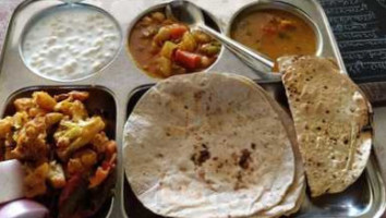 Marwadi Vaishnav Bhojanalaya food