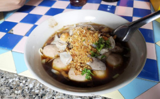 ก๋วยเตี๋ยวต้นผึ้ง food