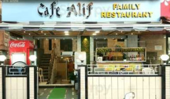 Cafe Alif food