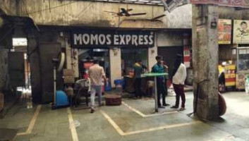 Momos Express food