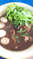 ก๋วยเตี๋ยวห้อยขา ป้าเบ้ food