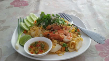 ร้านรถแซ่บเว่อร์เขายายเที่ยง food