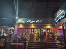 Pizza Hut Mumbai food